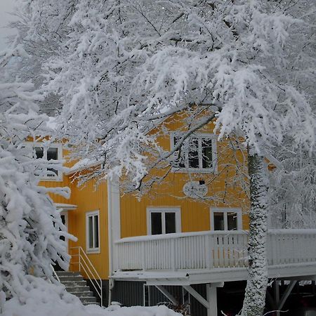 Hotel & Pensionat Bjoerkelund Stenbrohult  ภายนอก รูปภาพ