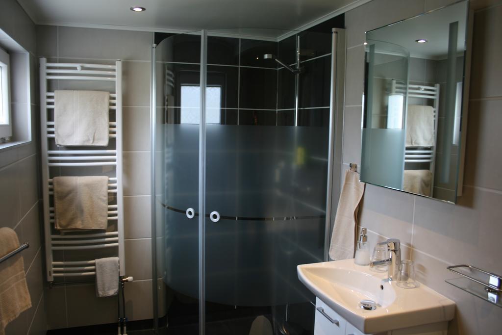 Hotel & Pensionat Bjoerkelund Stenbrohult  ห้อง รูปภาพ