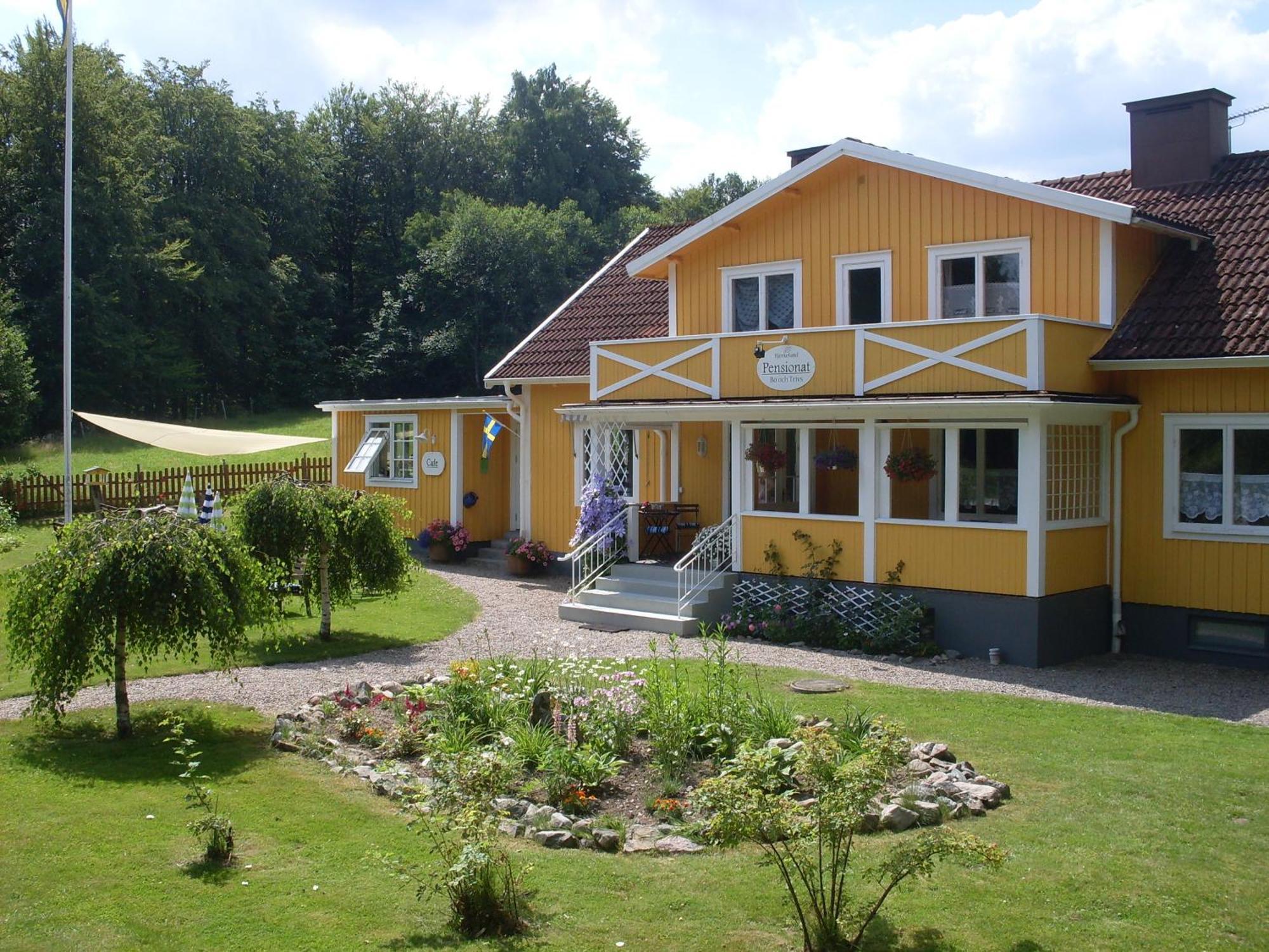 Hotel & Pensionat Bjoerkelund Stenbrohult  ภายนอก รูปภาพ