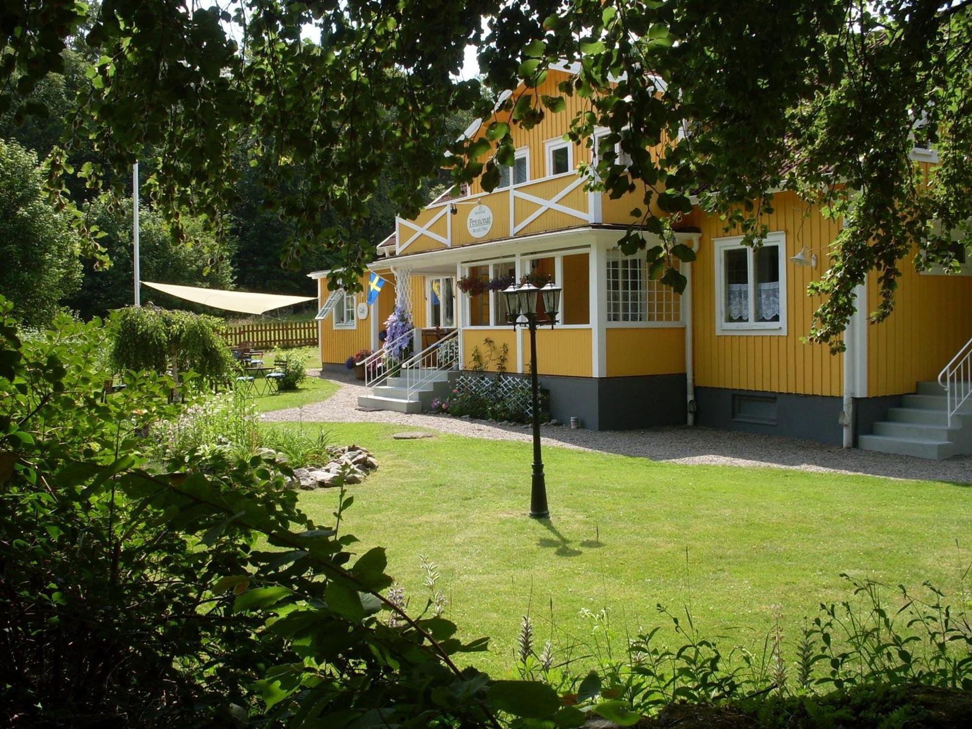 Hotel & Pensionat Bjoerkelund Stenbrohult  ภายนอก รูปภาพ