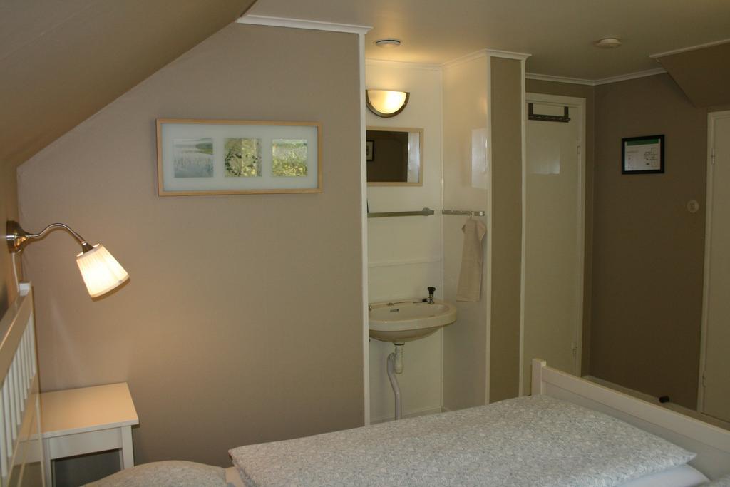 Hotel & Pensionat Bjoerkelund Stenbrohult  ภายนอก รูปภาพ