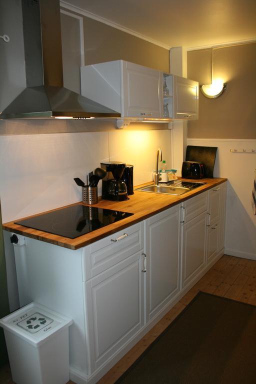 Hotel & Pensionat Bjoerkelund Stenbrohult  ภายนอก รูปภาพ