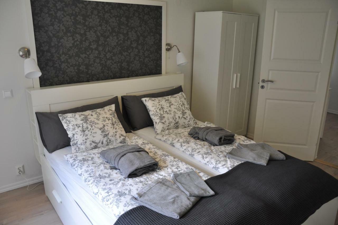 Hotel & Pensionat Bjoerkelund Stenbrohult  ภายนอก รูปภาพ