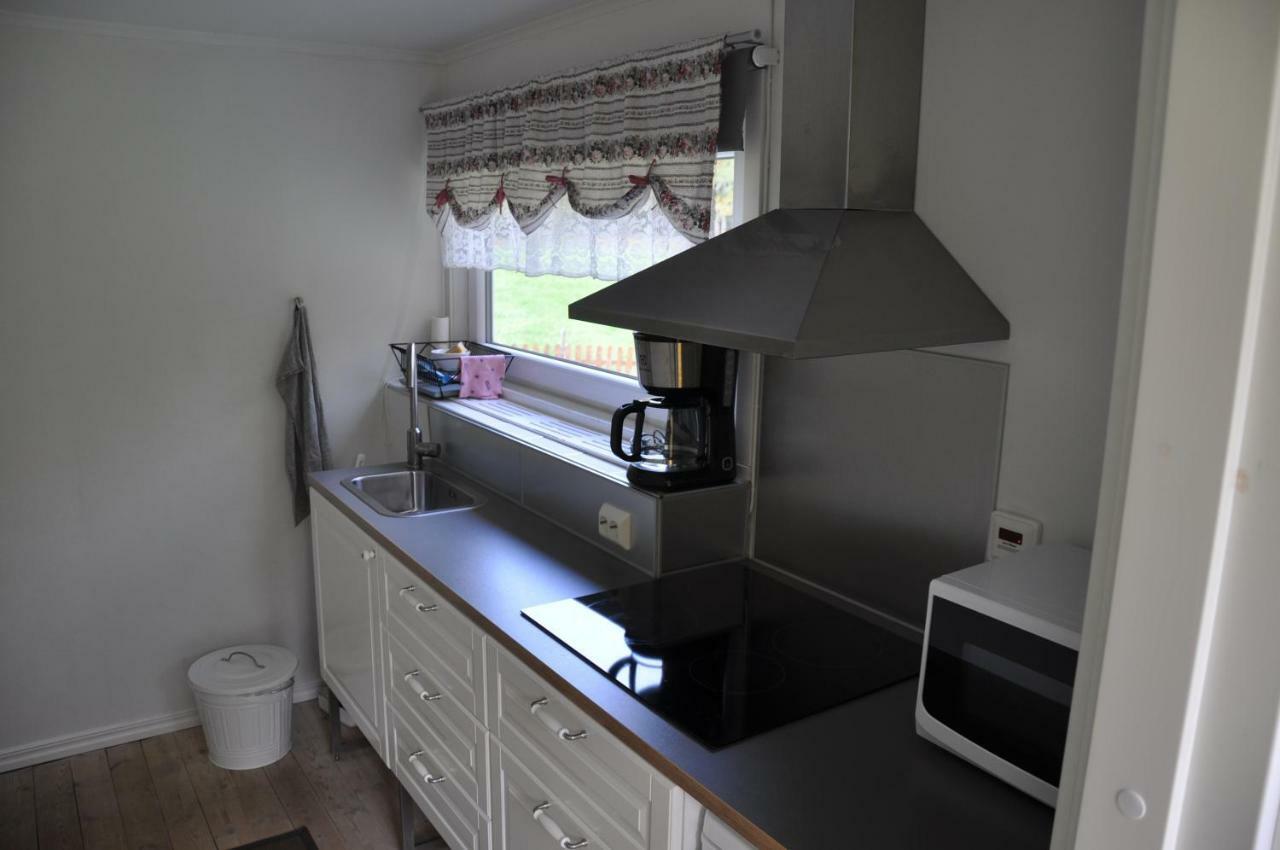 Hotel & Pensionat Bjoerkelund Stenbrohult  ภายนอก รูปภาพ